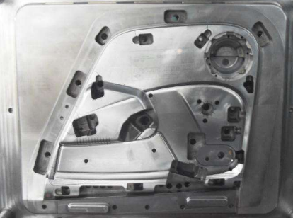 汽車模具廣義上和狹義上的區分_水蜜桃着色入口模具
